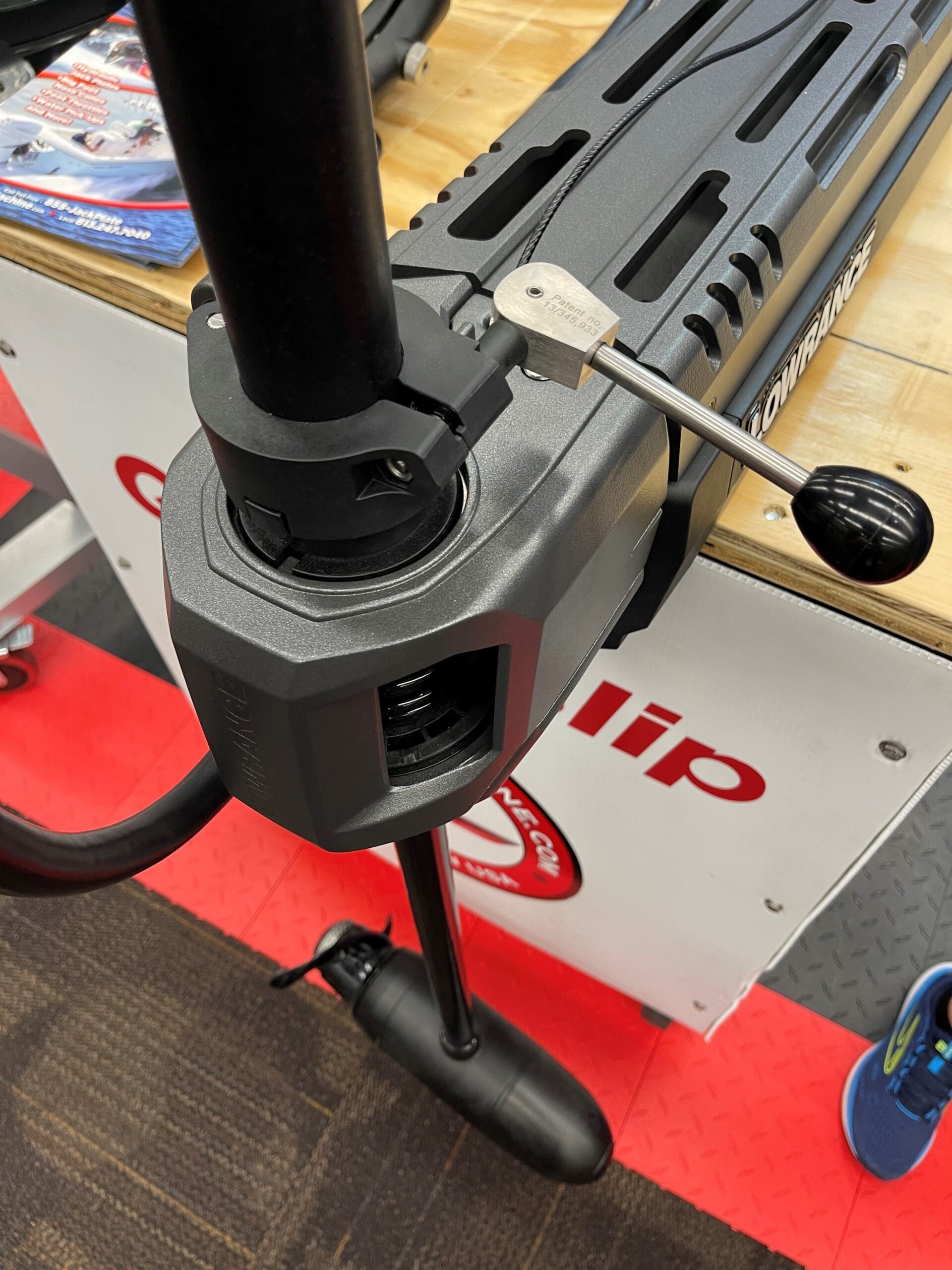 Quick-Slip Lowrance Ghost Trolling Motor - Image 4